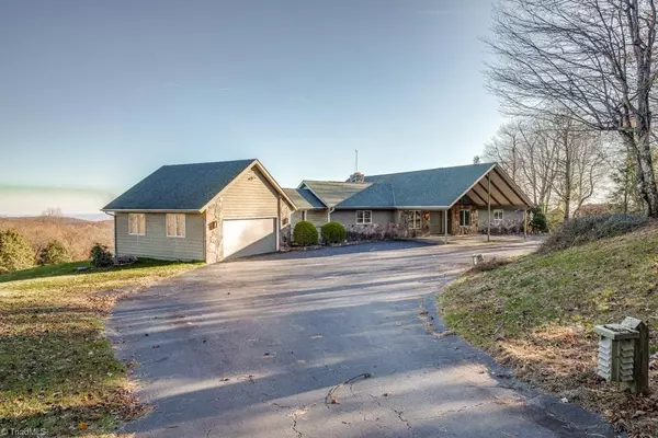 Roaring Gap, NC 28668,37 Graypointe LN