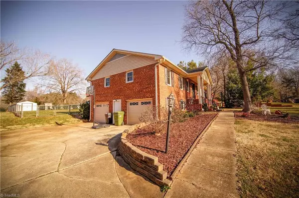 Clemmons, NC 27012,414 Longmeadow DR