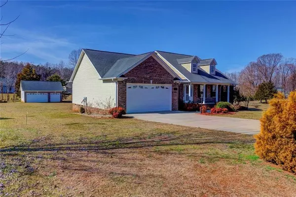 208 Stillwater LN, Reidsville, NC 27320