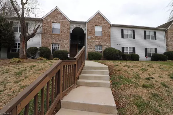 Clemmons, NC 27012,5000 Thoroughbred LN #B