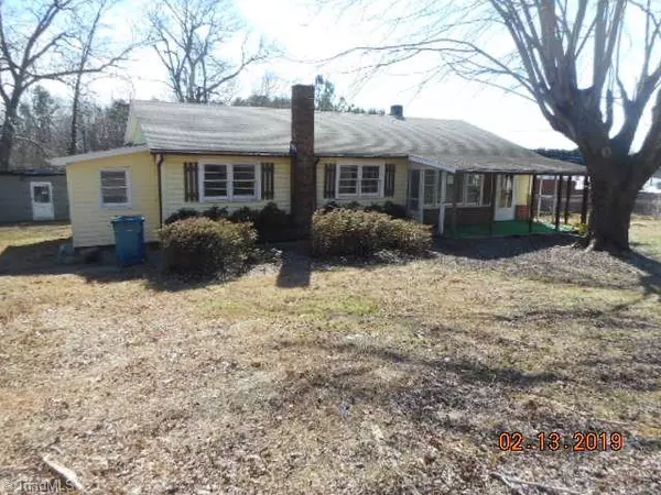 213 Spruce ST, Yadkinville, NC 27055