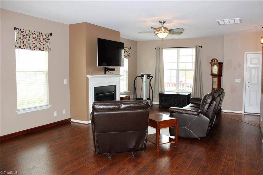 Greensboro, NC 27405,5512 Oakgate DR
