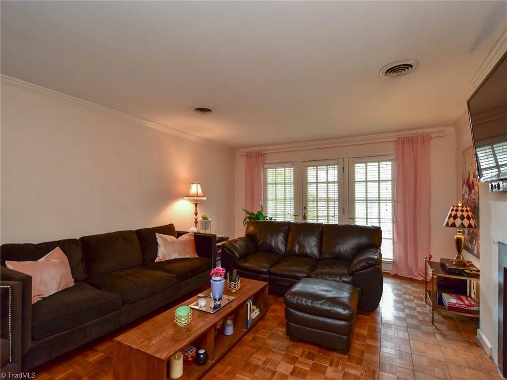 Greensboro, NC 27405,2 Fountain View CIR