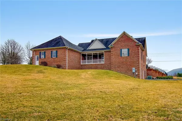 Pilot Mountain, NC 27041,485 Golf Course RD