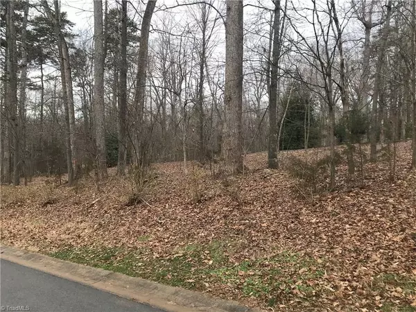 493 Stonegate LN,  Winston Salem,  NC 27104