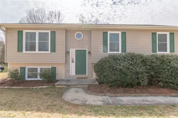 6007 Hunters Ridge DR, Lexington, NC 27295