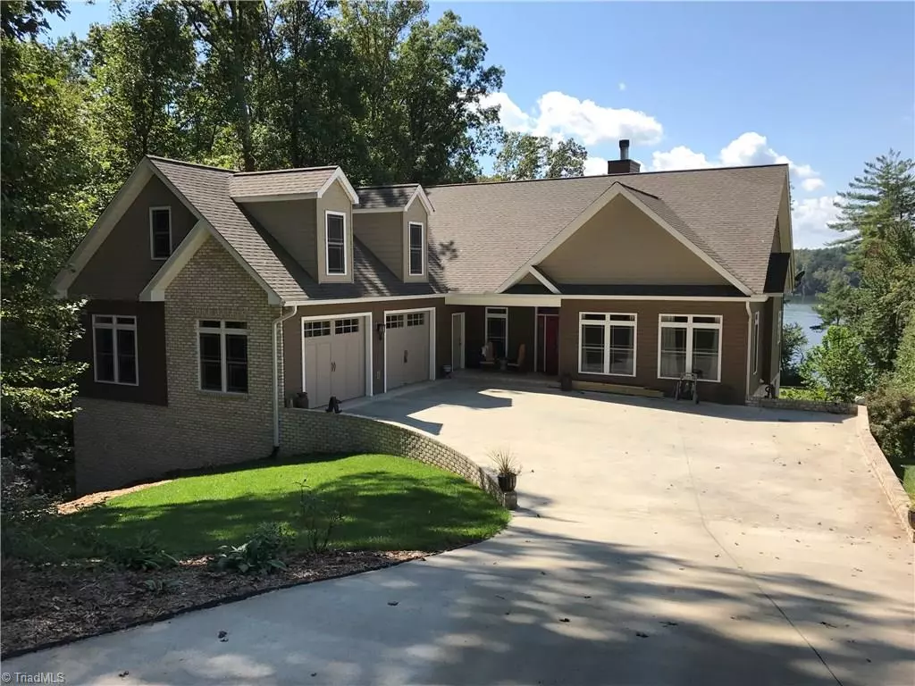 Wilkesboro, NC 28697,393 Lakepoint DR