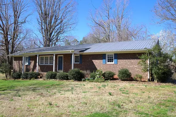 1370 Iron Mountain RD, Asheboro, NC 27205