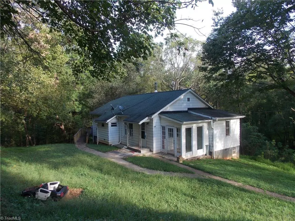 Wilkesboro, NC 28697,229 Lincoln Heights RD