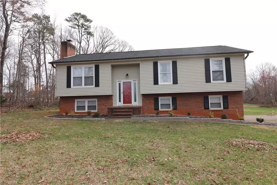 4716 Oak Park CIR, Pfafftown, NC 27040