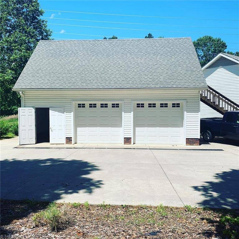 Denton, NC 27239,387 Cove Wood DR