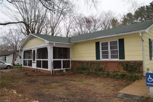 King, NC 27021,202 Lake ST