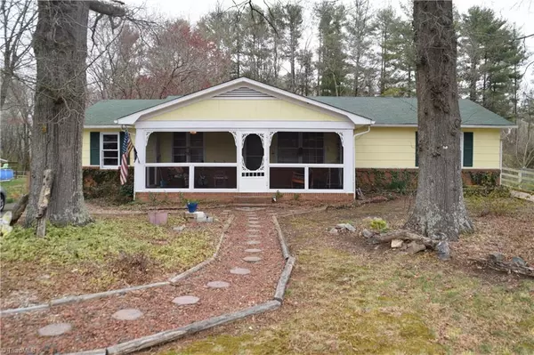 King, NC 27021,202 Lake ST