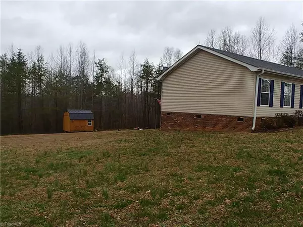 Madison, NC 27025,471 Bear RD