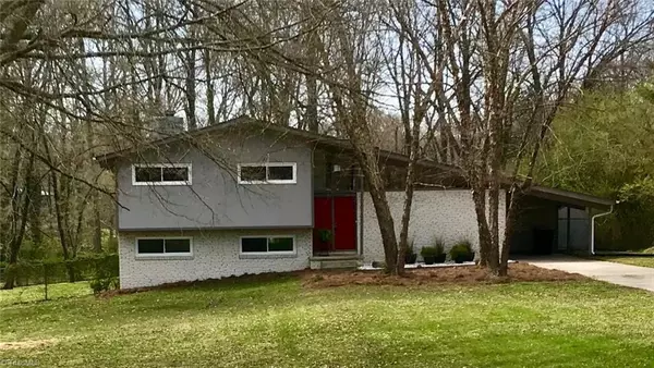 2514 E Woodlyn WAY, Greensboro, NC 27407