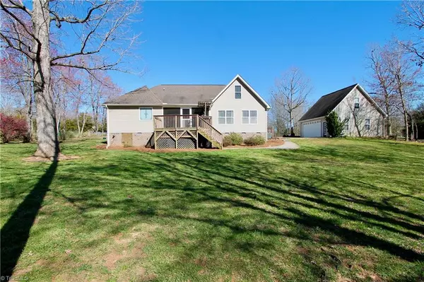 Stokesdale, NC 27357,8475 Hunting CT