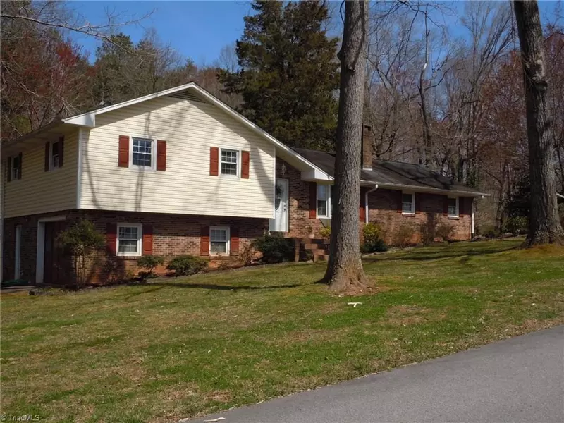 146 Marview DR, Boonville, NC 27011