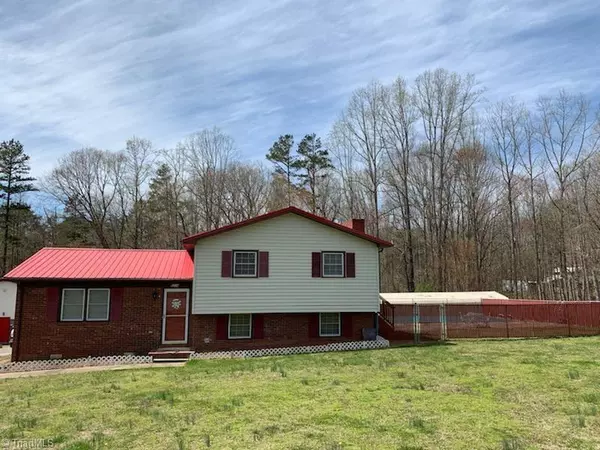 5314 Albany CIR, Tobaccoville, NC 27050