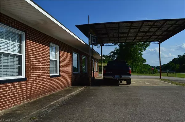 Stoneville, NC 27048,10971 US Highway 220 Bus