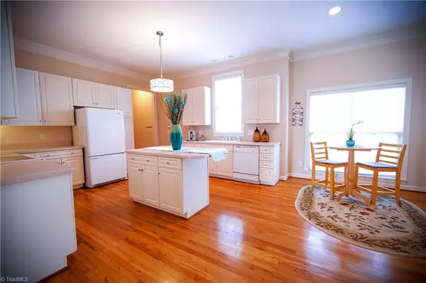 Summerfield, NC 27358,6998 Bethesda CT