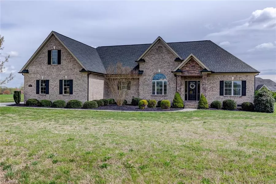 5419 Autumn Harvest DR, Kernersville, NC 27284