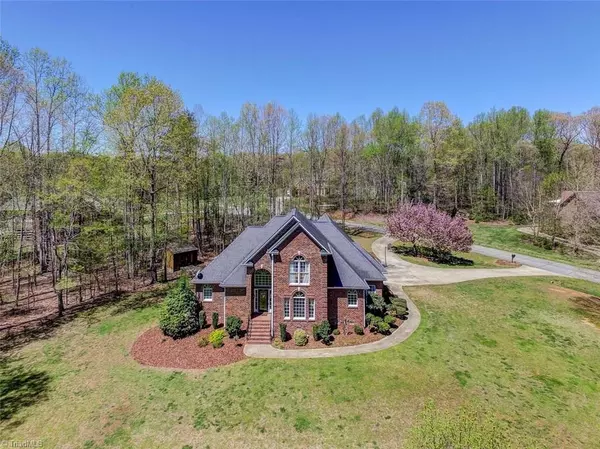 Summerfield, NC 27358,120 Putter LN