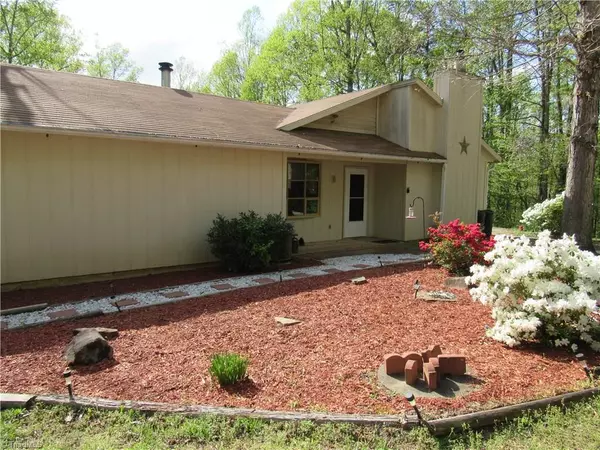 King, NC 27021,1320 Old Mail Route RD