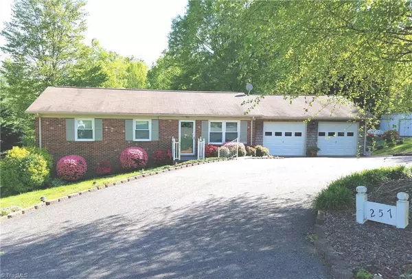 257 Atkins LN, Mount Airy, NC 27030