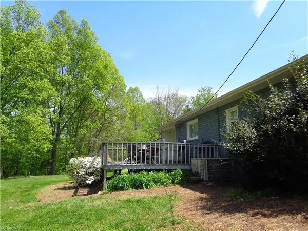 Madison, NC 27025,231 Madison Beach RD