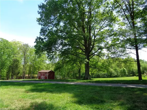 Madison, NC 27025,231 Madison Beach RD