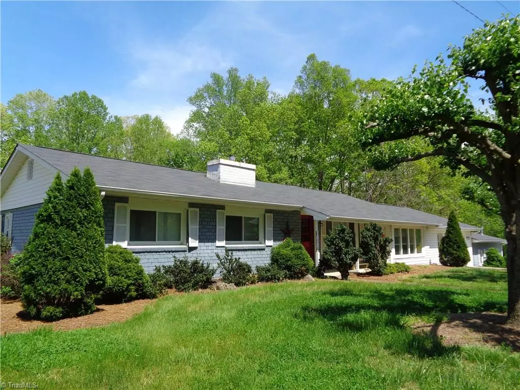 Madison, NC 27025,231 Madison Beach RD