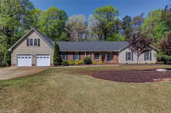 6909 Bronco LN, Summerfield, NC 27358