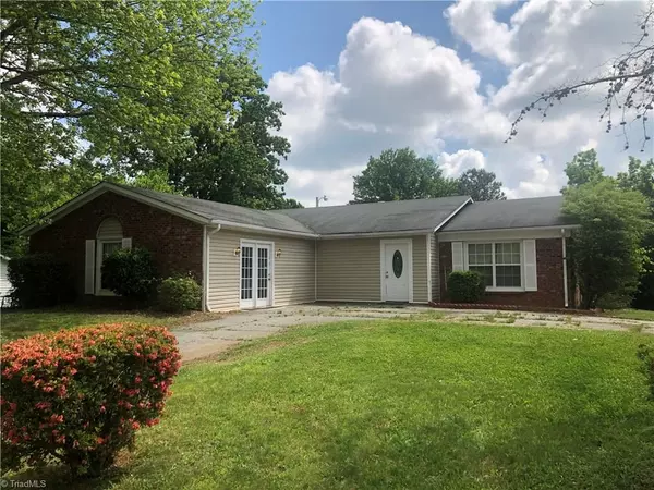 3227 Loftyview DR, High Point, NC 27260