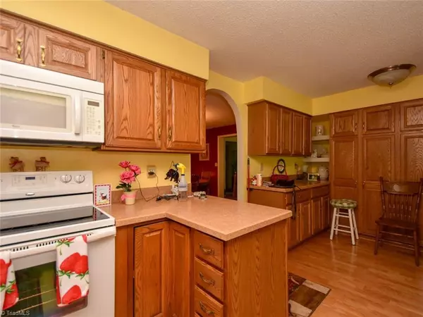 Madison, NC 27025,233 Madison Beach RD