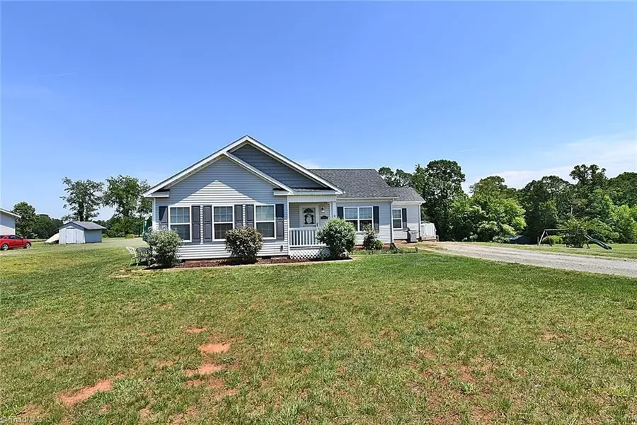 3064 Hallmark Estates DR, Boonville, NC 27011