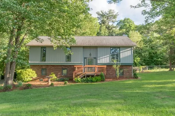 5923 Bethania Tobaccoville RD, Pfafftown, NC 27040