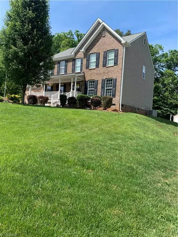 King, NC 27021,112 Oakmont CT