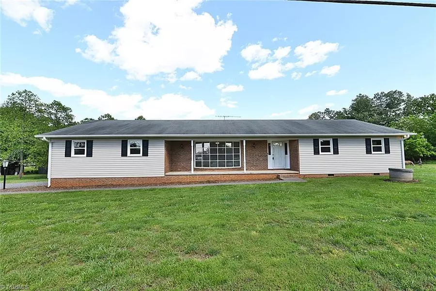 1816 Falcon RD, East Bend, NC 27018