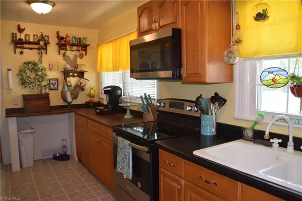 King, NC 27021,210 W King ST