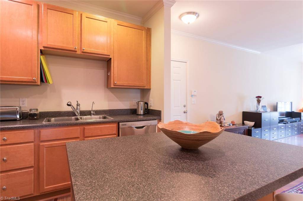 Greensboro, NC 27410,7102 W Friendly AVE #304