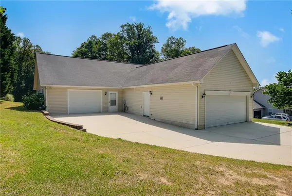 Oak Ridge, NC 27310,7504 Keating DR