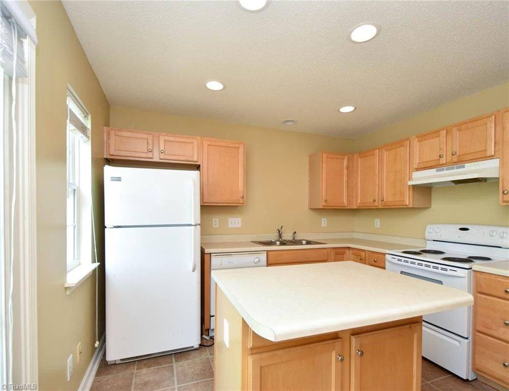 Greensboro, NC 27407,215 Malamute LN