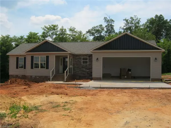 255 English Oaks LN, Thomasville, NC 27360