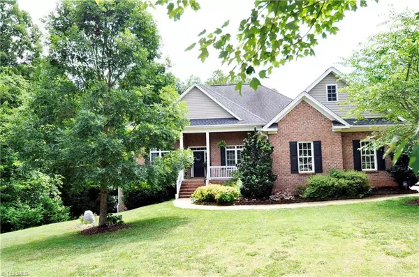 5551 Friendship Glen DR, Browns Summit, NC 27214