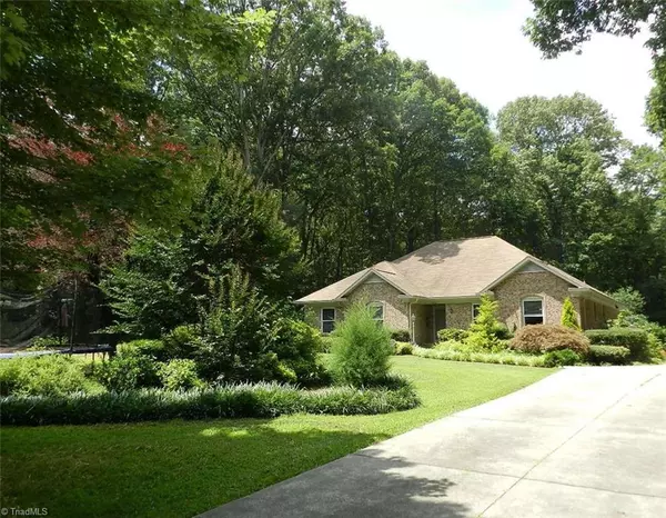 7403 Hepatica LN, Summerfield, NC 27358