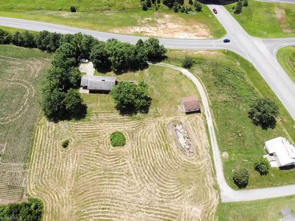 3315 Max And Georgias LN, Hamptonville, NC 27020