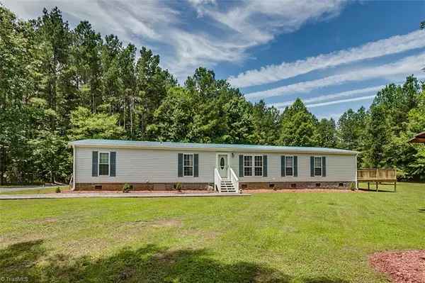 2717 E Fork DR, Seagrove, NC 27341