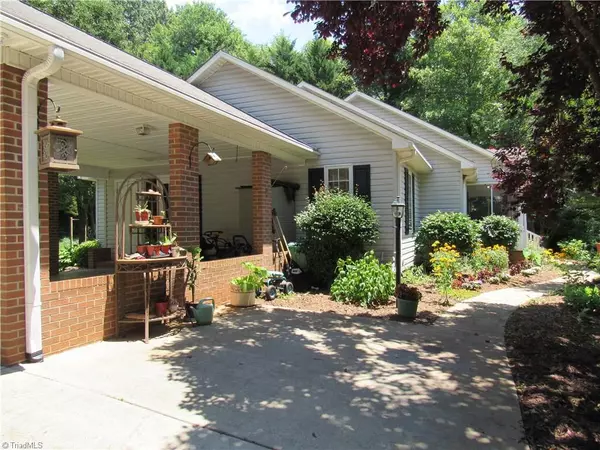 King, NC 27021,140 Whispering Creek RD