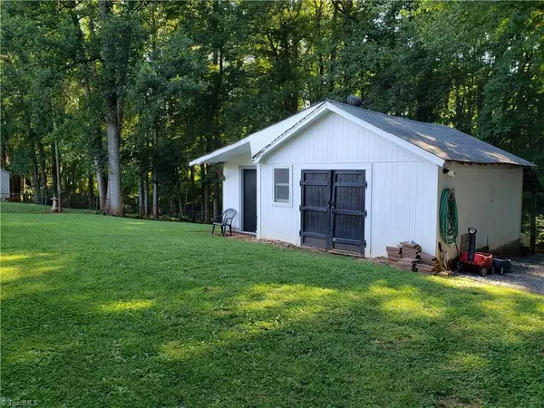 King, NC 27021,205 Partridge LN