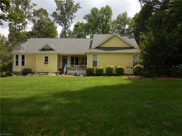 201 Hunters Glen DR, Summerfield, NC 27358